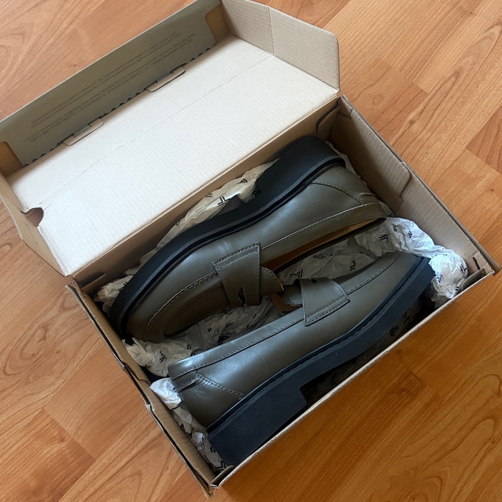 Clarks Splend Edge Penny Loafer in Dark Olive, with Box - Picture 15 of 15